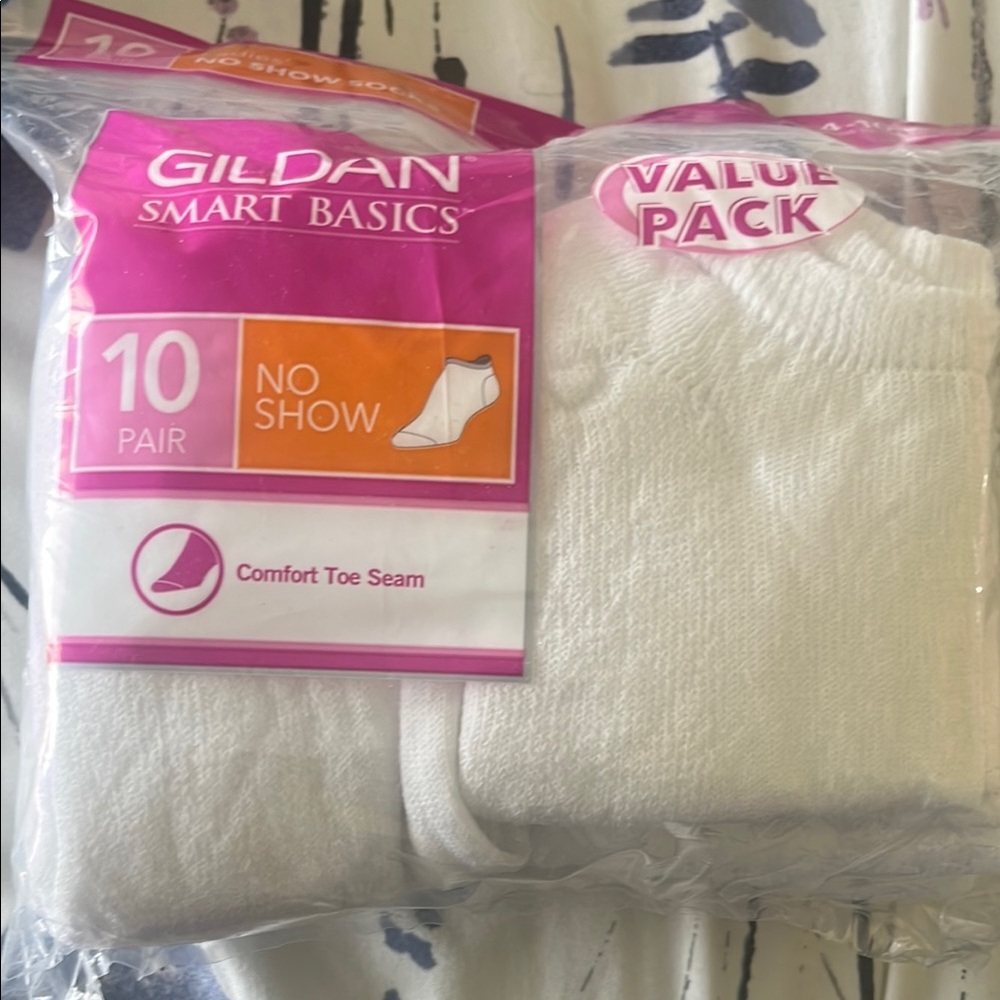 Gildan White Athletic Socks Comfort Toe Seam